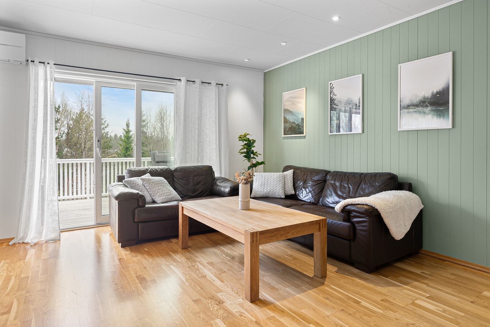 Fra stua har man utgang til balkong. Galleribilde