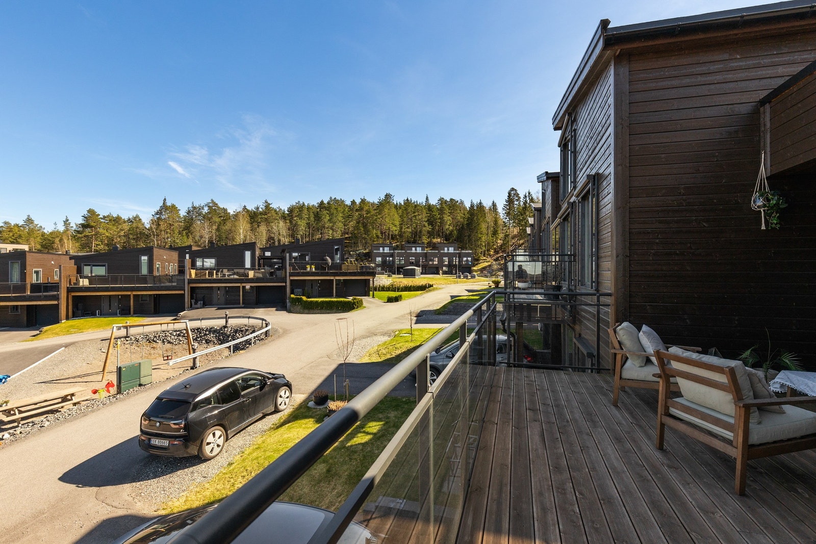 Boligfeltet er utformet med tanke på trivsel for både store og små, med flere lekeplasser og grønne fellesområder. Galleribilde