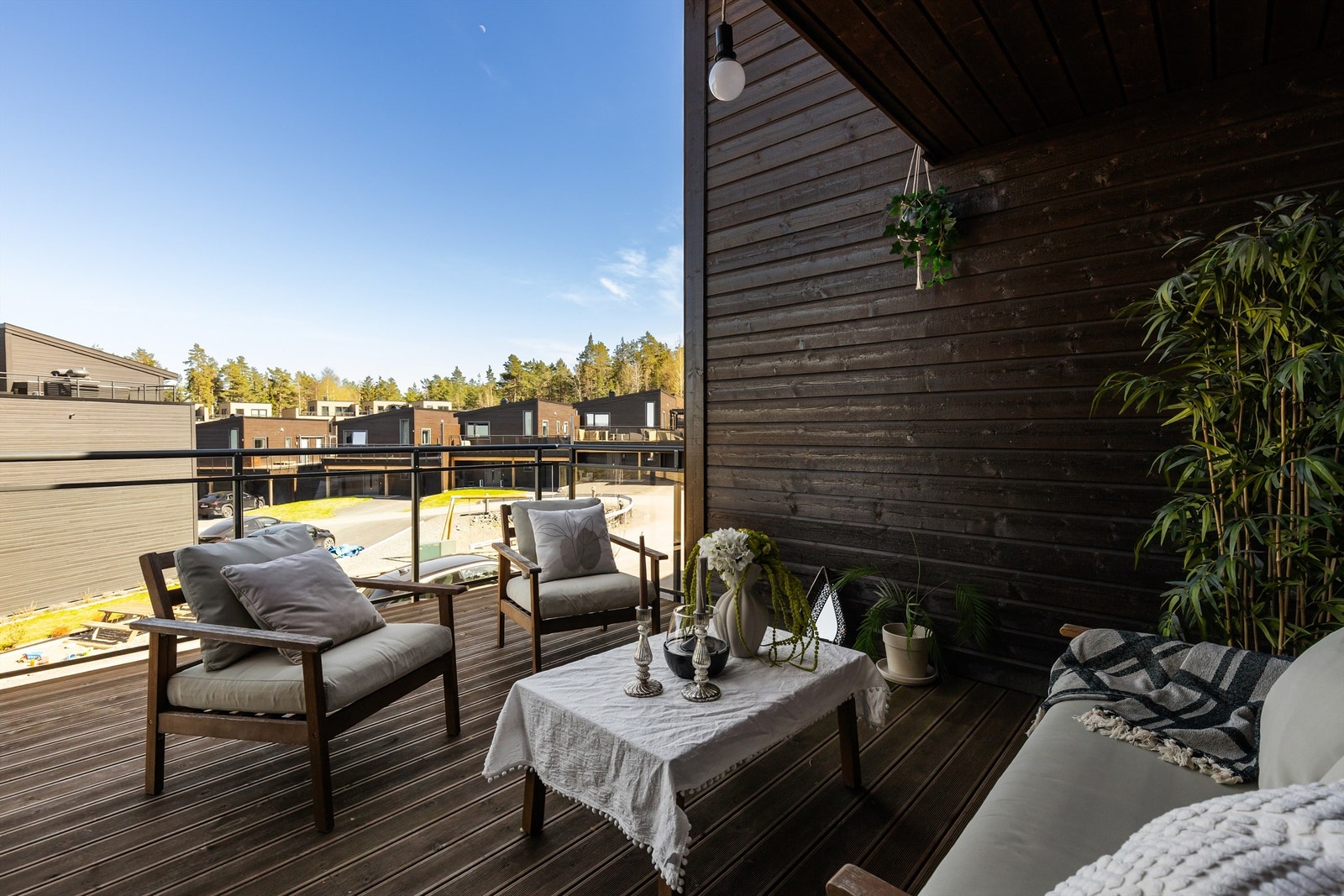 Balkongen på 20 m² har utgang fra stuen og god plass til en sittegruppe. Galleribilde