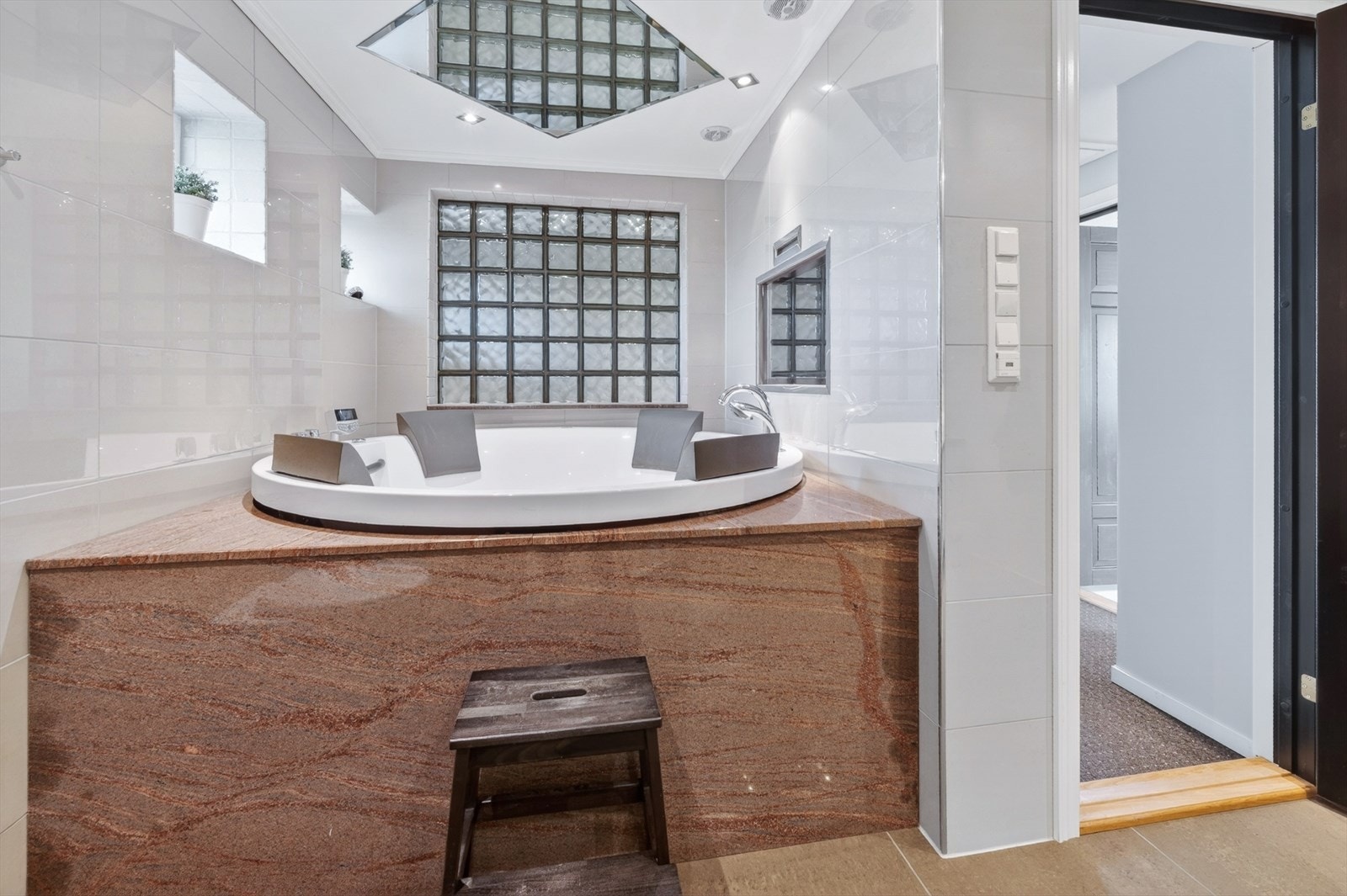 Innebygget boblebad/jacuzzi Galleribilde