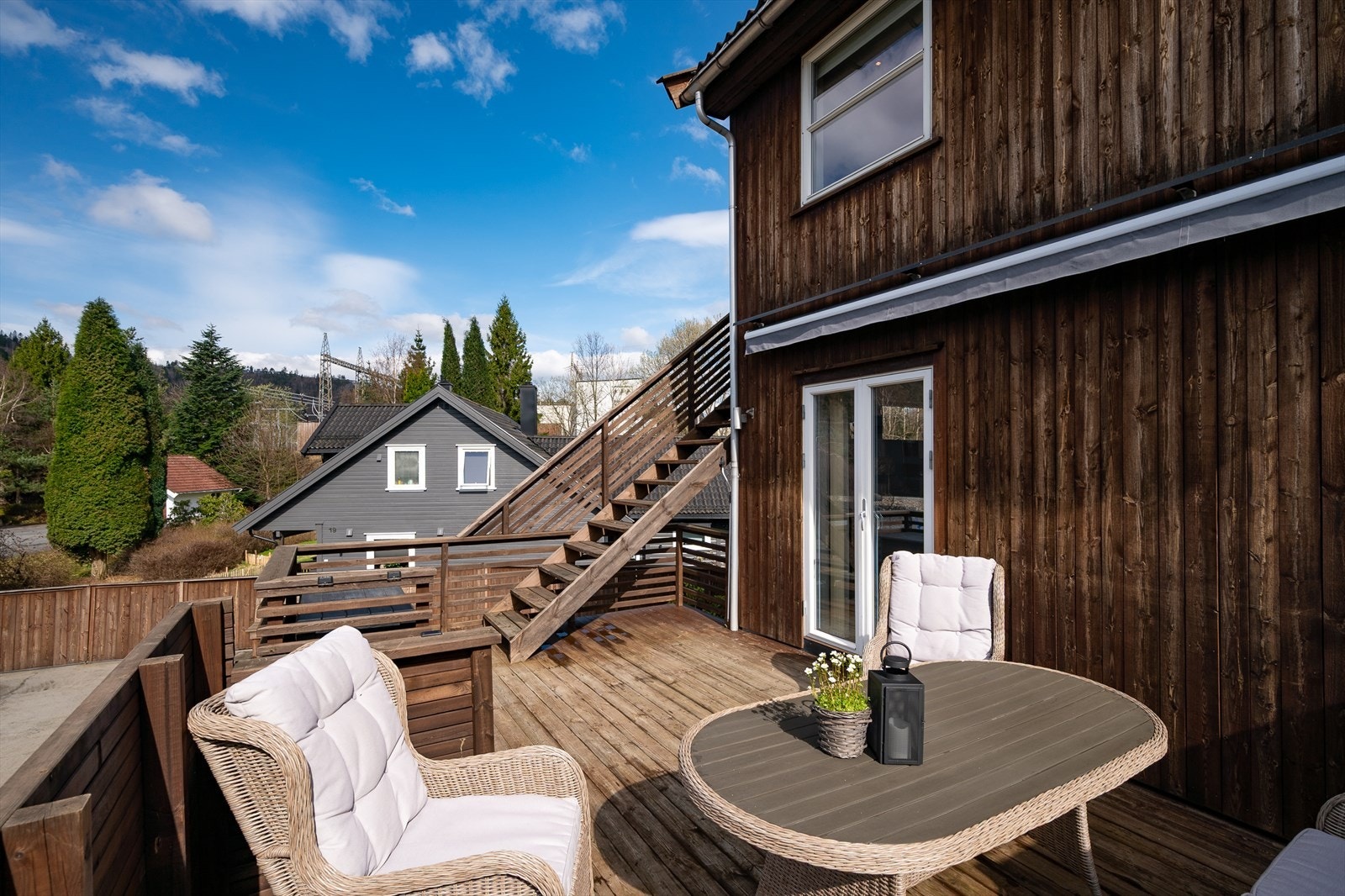 Terrasse med markise utenfor stuen Galleribilde