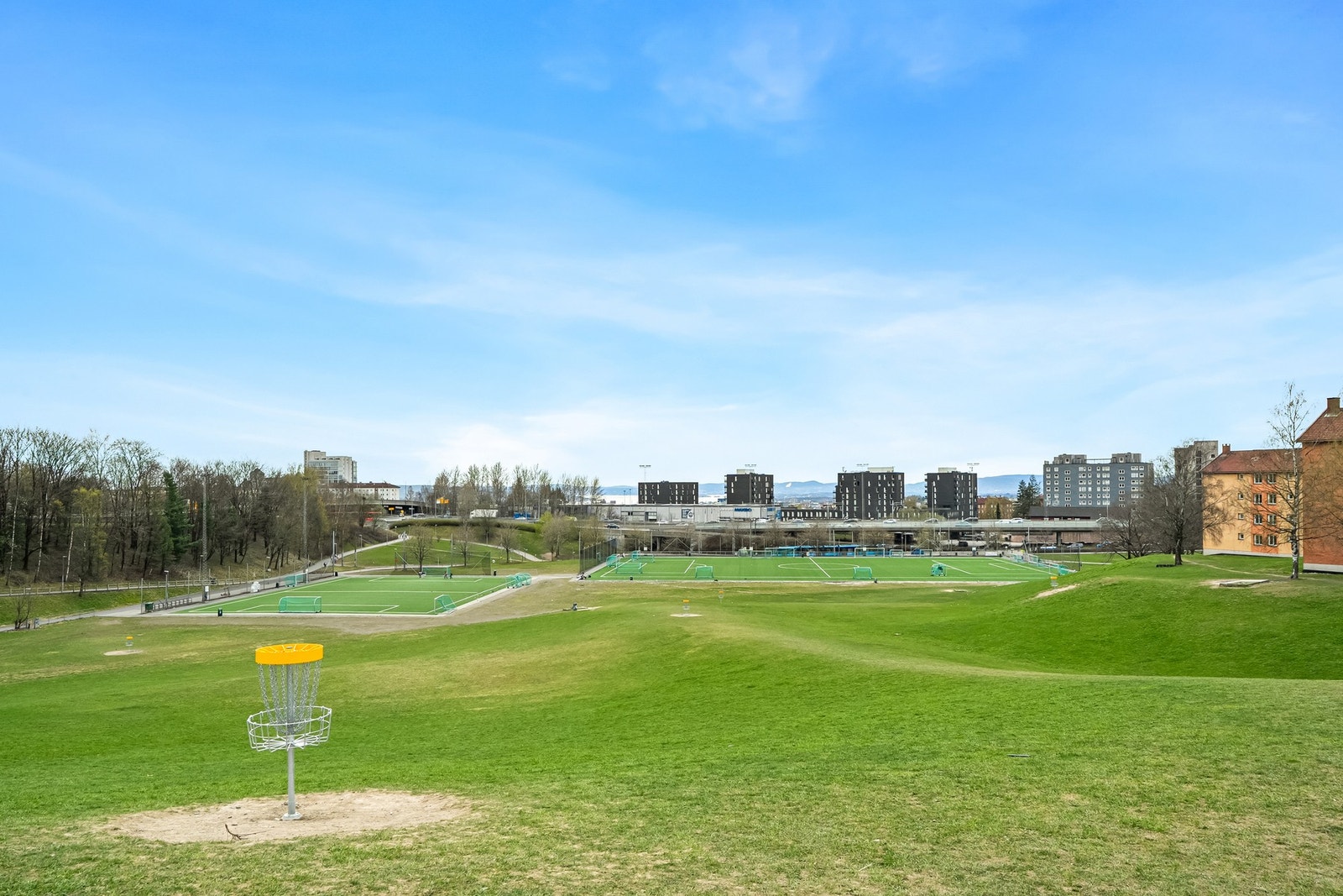 Disen er et område der du bor sentralt, men samtidig i et rolig og tilbaketrukket nabolag. Kort gange til Muselunden, med blant annet frisbeegolf og fotballbaner. Galleribilde