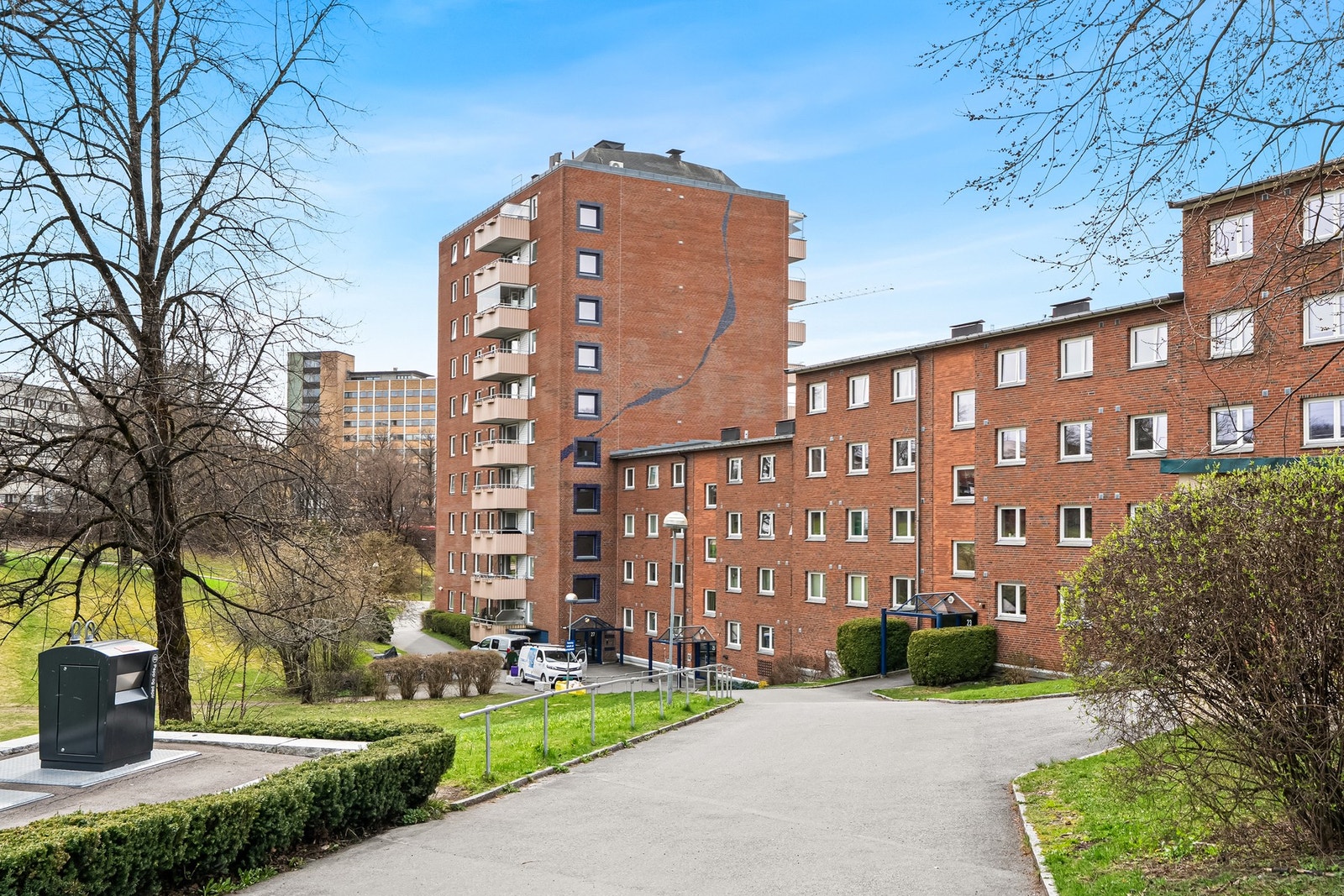 Leiligheten har adkomst via felles trappeoppgang og heis. Galleribilde