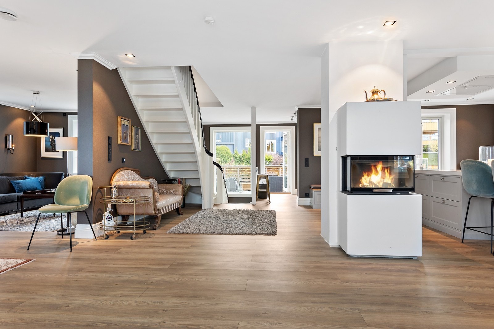 2.etg med åpen stue/kjøkken-løsning med peis! Galleribilde