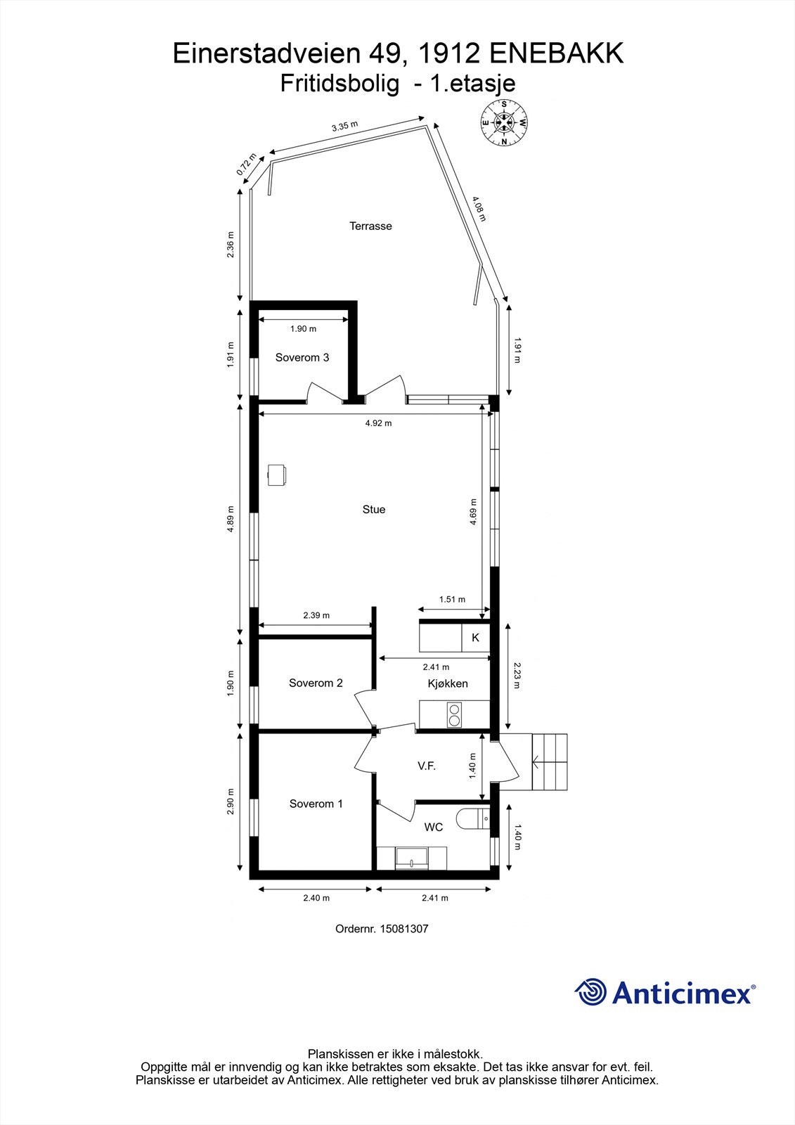 Hytta har et bruksareal på 53 m² og en arealeffektiv planløsning som omfatter stue, kjøkken, toalettrom og tre soverom på ett plan. Galleribilde