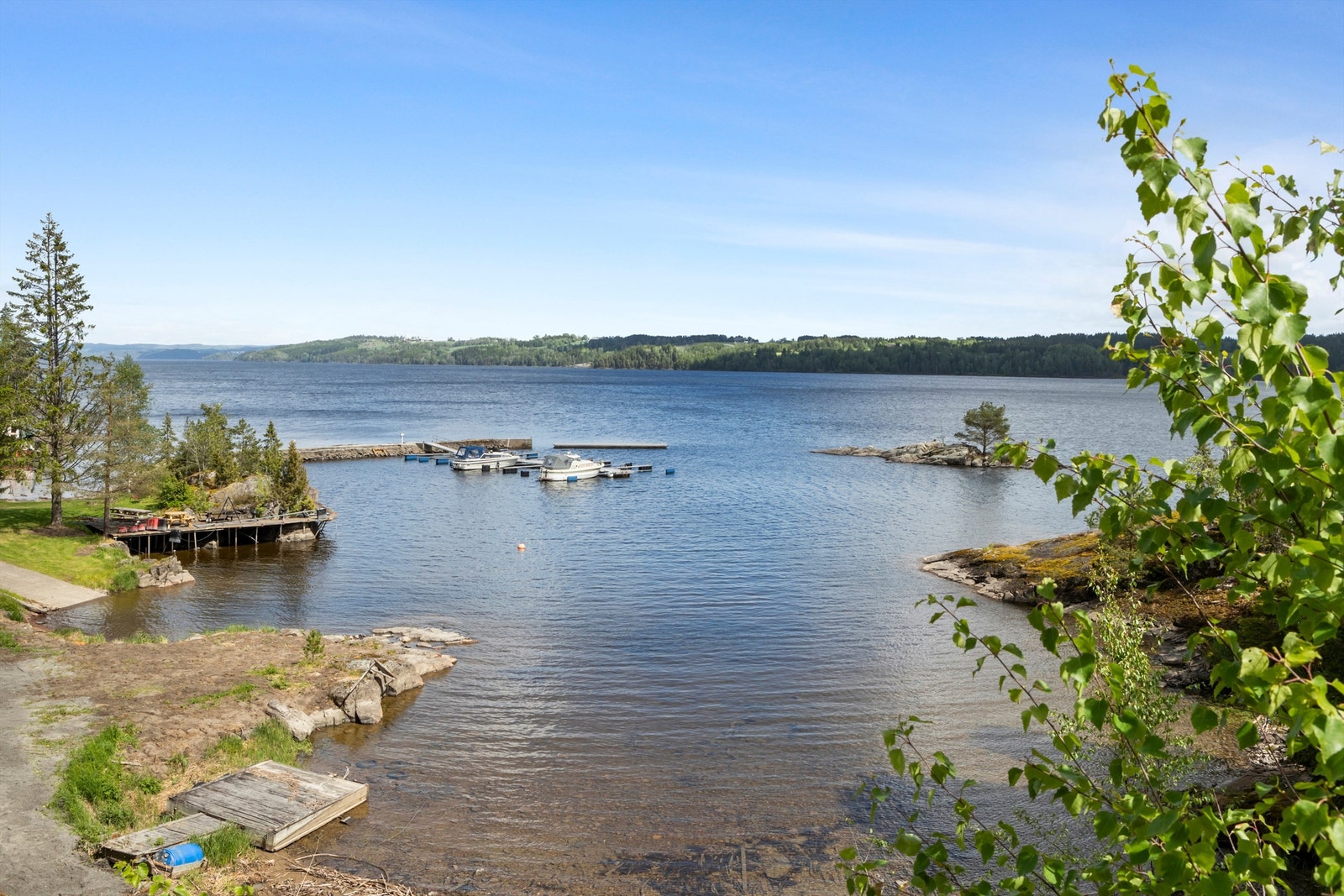 I nærområdet finner du flotte rekreasjonsmuligheter, inkludert badeplassen Bermerud ved Lyseren, kun 12 minutter unna. Galleribilde