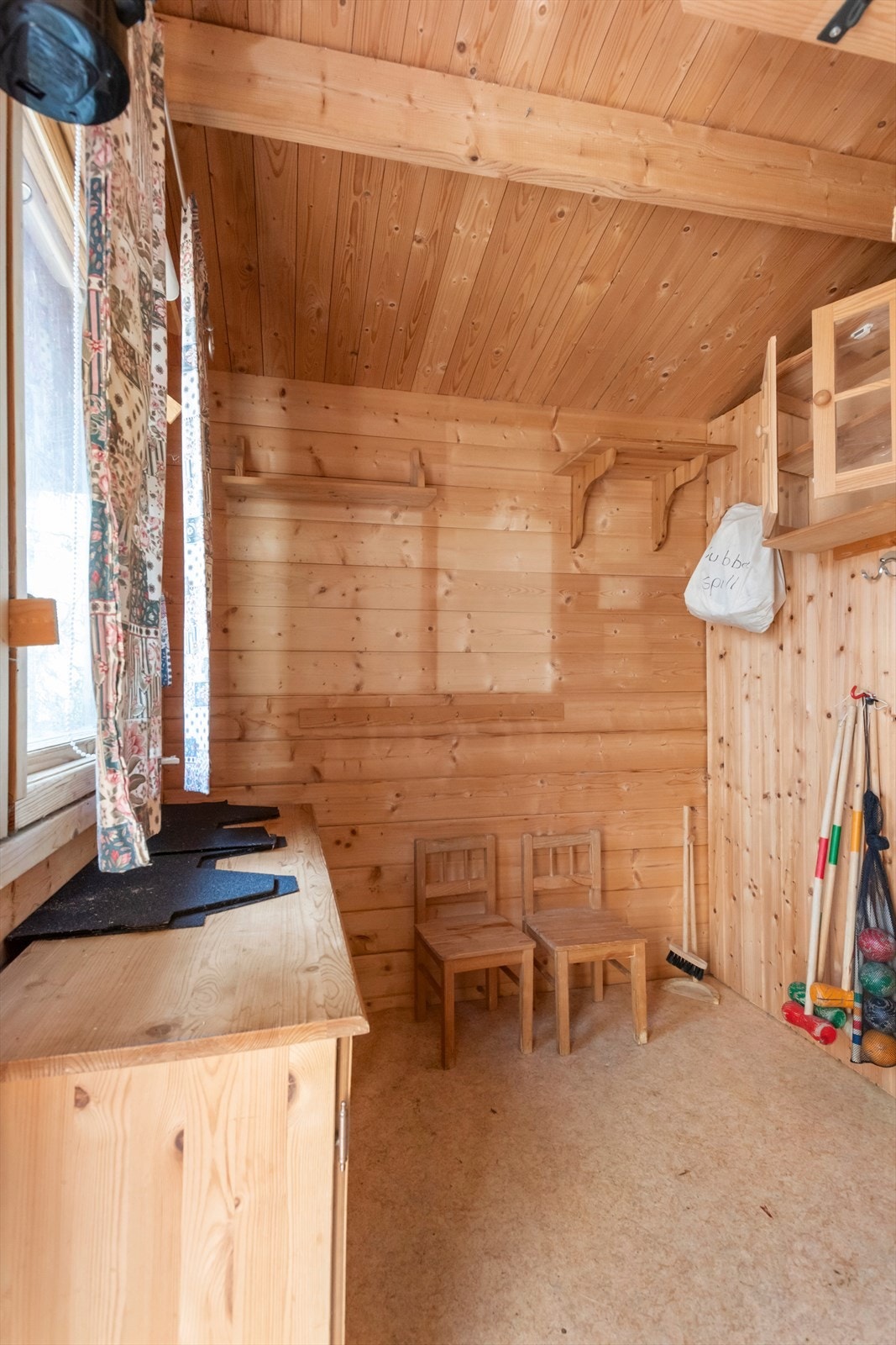 Boden gir fleksible lagringsmuligheter for alt fra hagemøbler til skiutstyr. Galleribilde