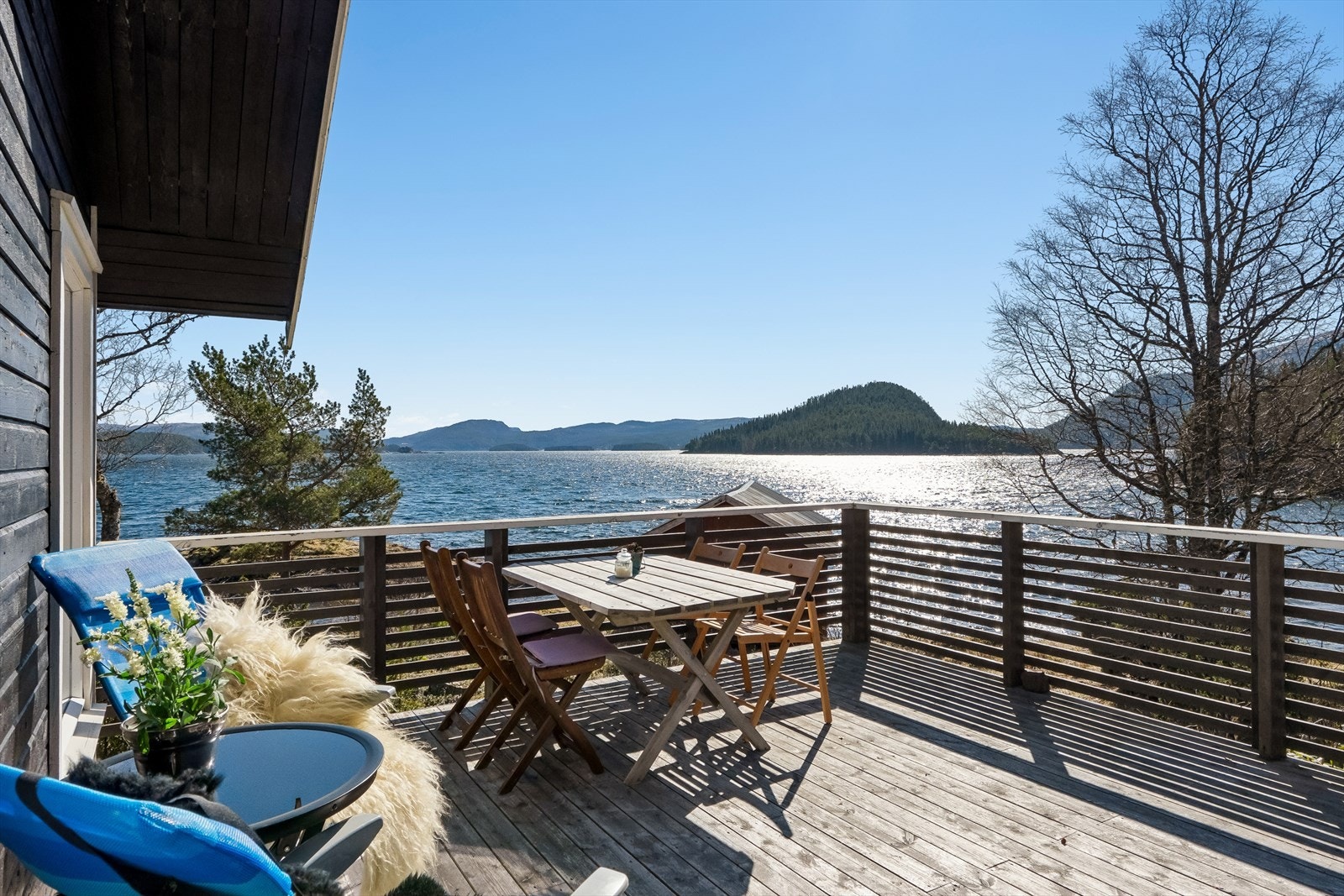 Hytten ligger for seg selv uten andre hytter i Otervika. Galleribilde