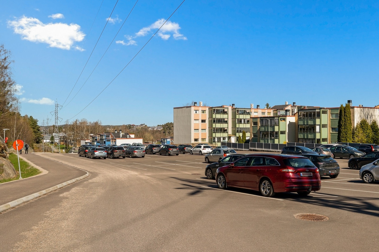 Stor gjesteparkering Galleribilde