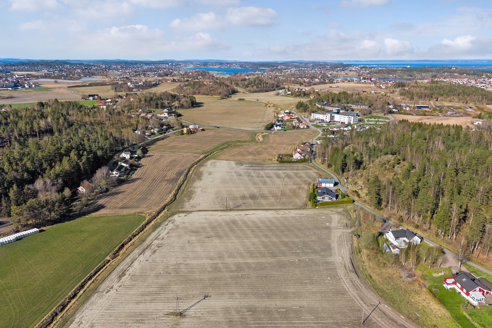 For den aktive finnes det flere tur- og rekreasjonsområder i nærområdet, samtidig som det er gode muligheter for sykkel - blant annet med sammenhengende sykkelstier mot Tønsberg. Galleribilde