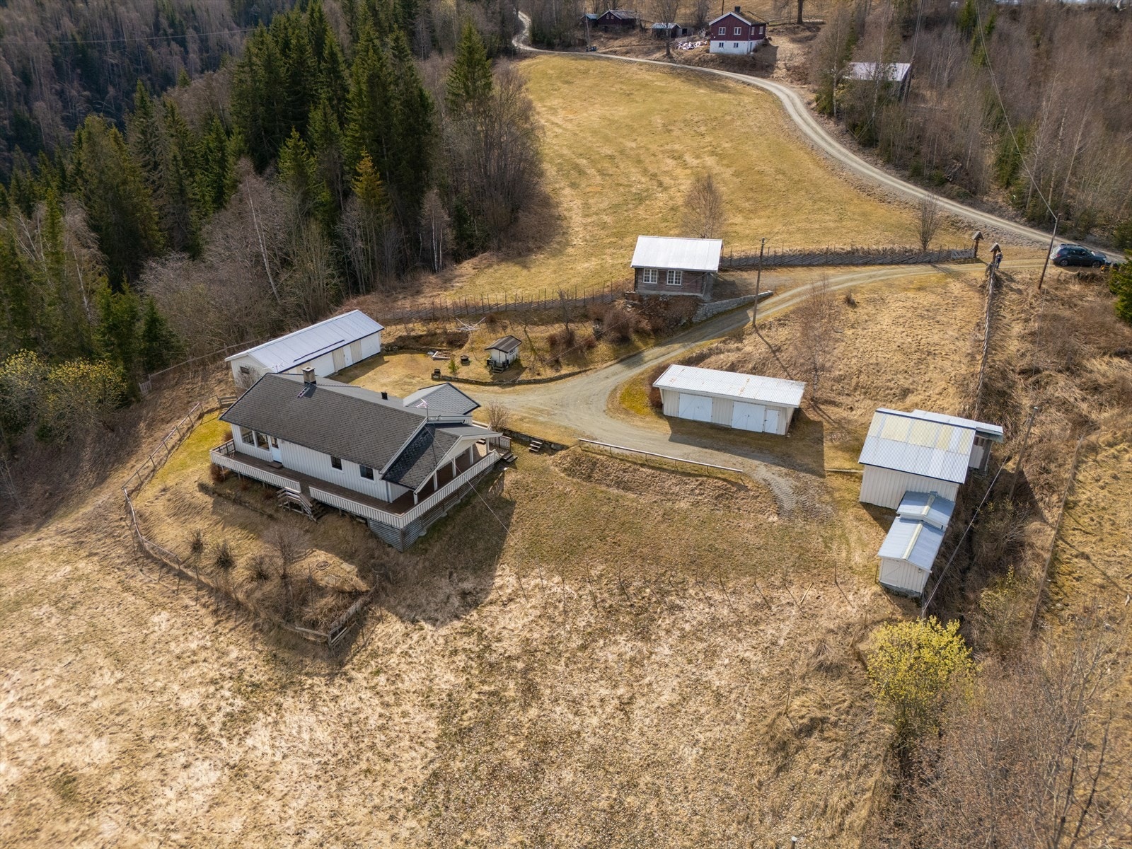 Her bor man i et barnevennlig område med trygge omgivelser og kort vei til barnehage. Galleribilde