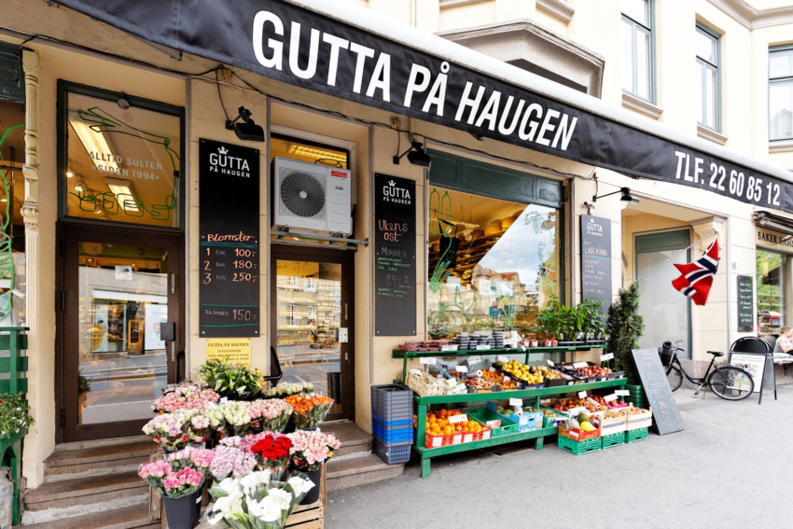 Ellers eksklusive spesialbutikker som den kjente delikatesseforretningen Gutta på Haugen og Røtter. Galleribilde