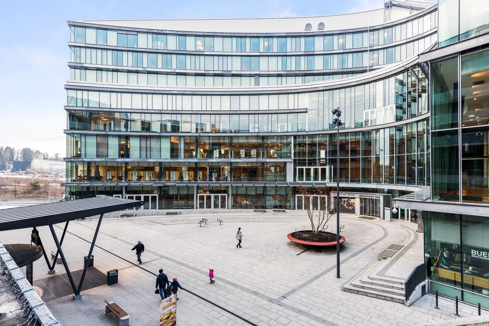 Lørenskog hus er kommunens kulturhus med bibliotek, kino, aktivitetshus for ungdom og offentlige tjenester. Galleribilde