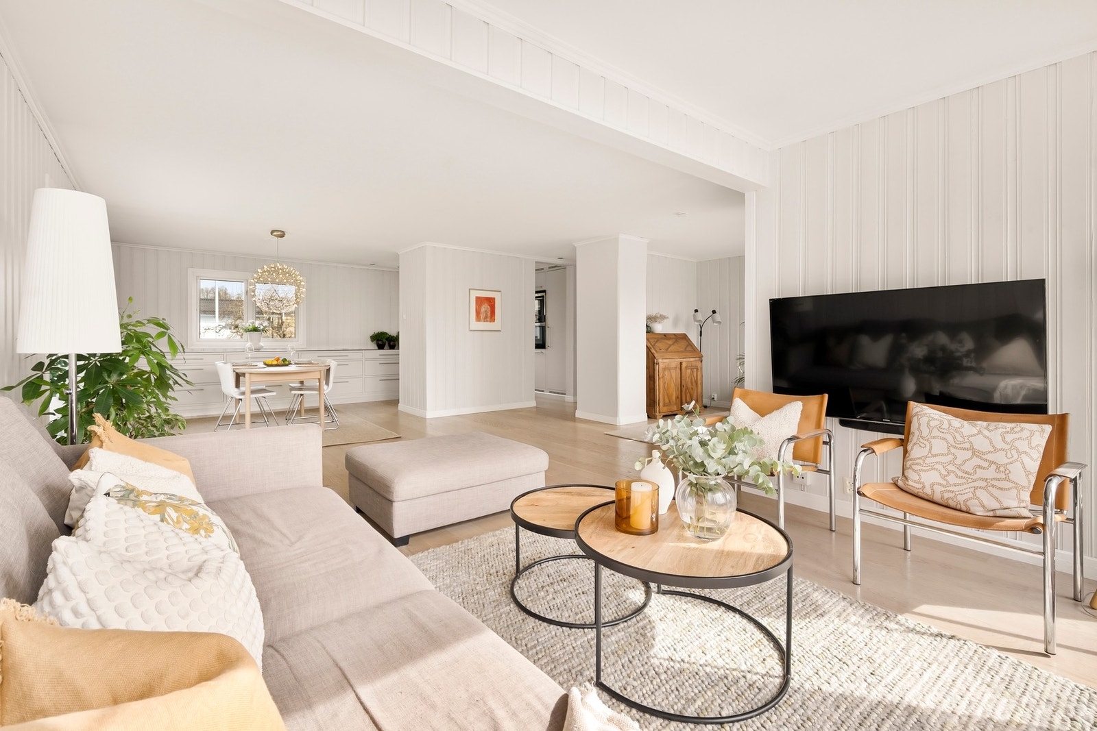 Boligen har store sosiale soner med flere innredningsmuligheter. Galleribilde