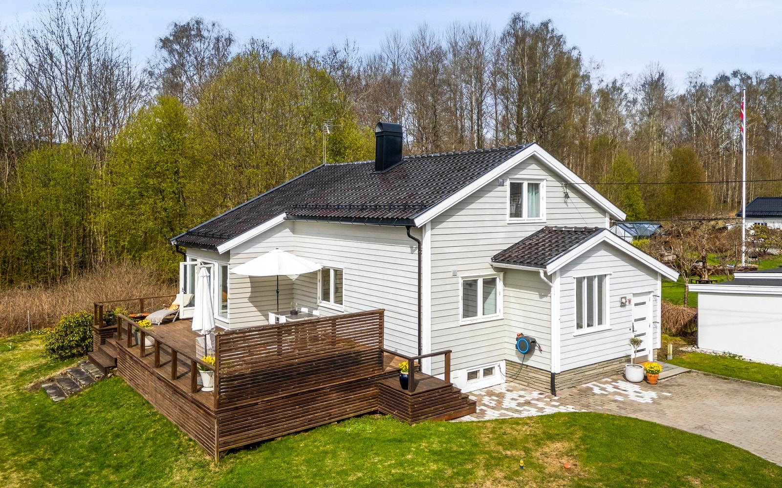 Velkommen til Tanumveien 100C, presentert av eiendomsmegler Edvard Chapsang v/EIE eiendomsmegling avdeling Sandvika. Foto: Juliane Jensen (Studio Juliane) Galleribilde