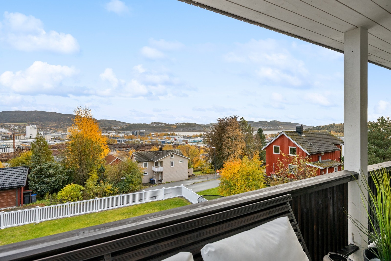 Vakker utsikt mot sentrum og mot sjøen! Galleribilde