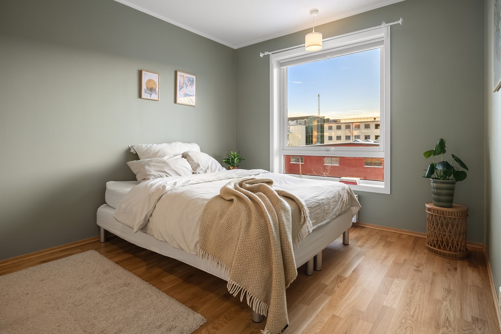 Soverommet fremstår som lyst og behagelig med en rolig atmosfære som gir gode rammer for avslapning. Galleribilde