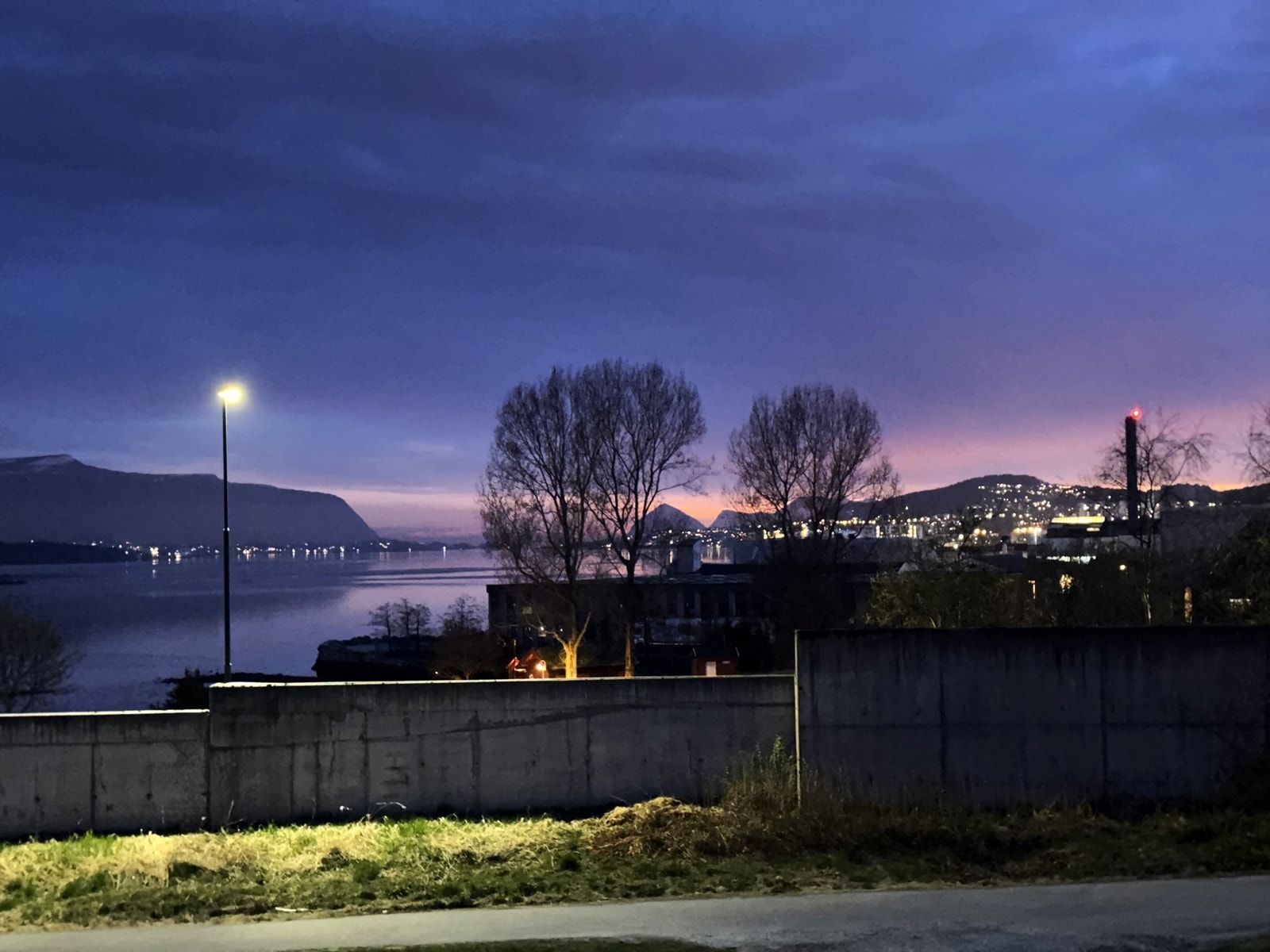 Nydelig solnedgang og kveldsstemning mot vest - bilde tatt av selger Galleribilde