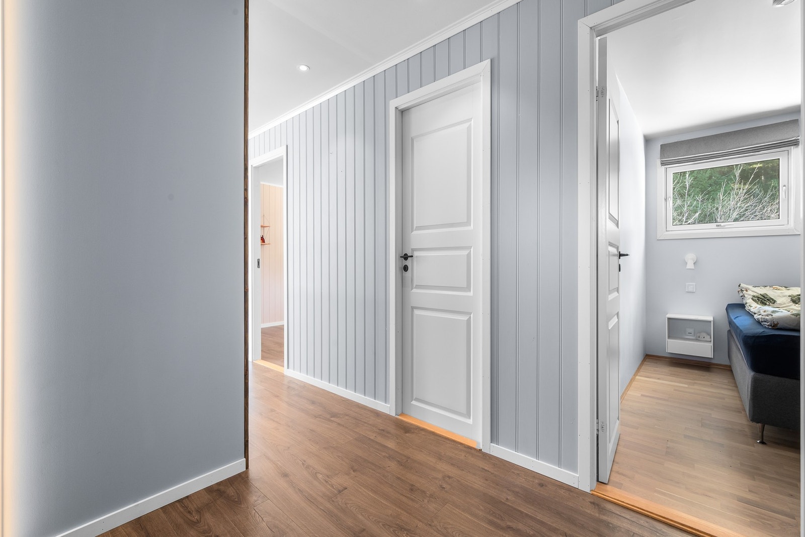 Det er også kaldloft for ekstra lagringsplass, eller tilsyn til tak og pipe. Galleribilde