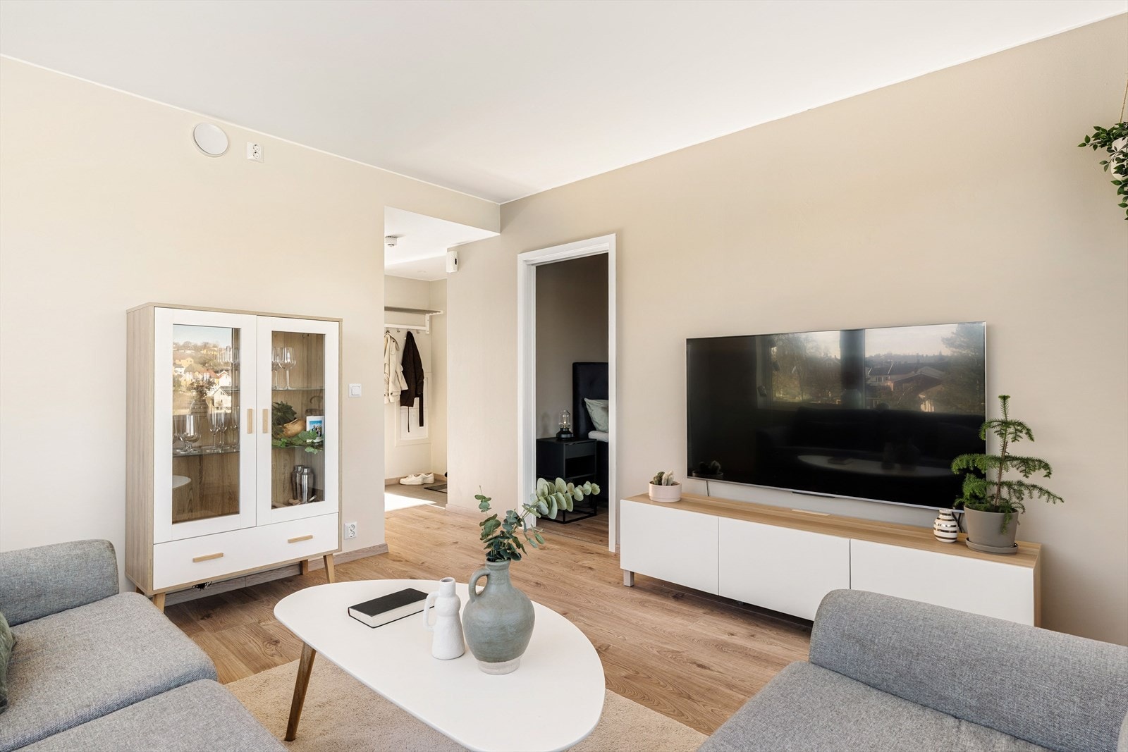 Leiligheten ligger i 2. etasje og har en planløsning som utnytter arealet effektivt. Galleribilde