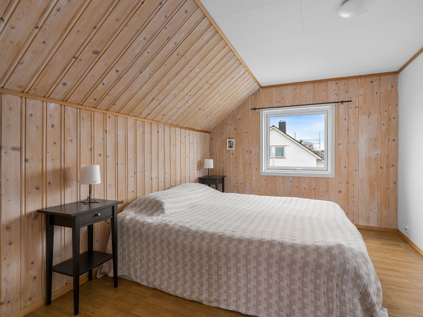 2. etasje Tre soverom og en loftstue. Galleribilde