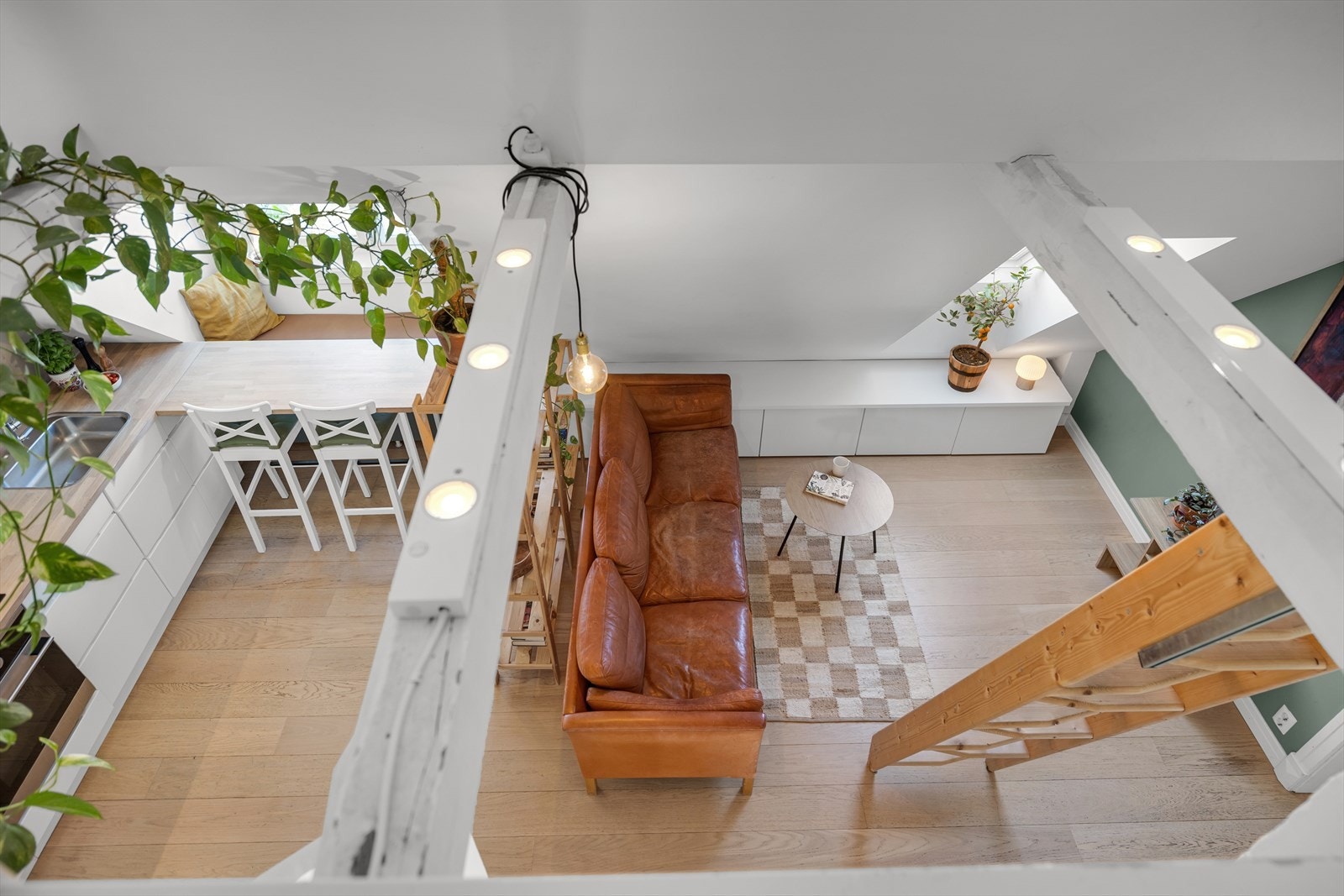 Velkommen til Rosenhoffgata 7 F- Nydelig loftsleilighet presentert av Helena Holthe. Foto: Markus Andersson Galleribilde