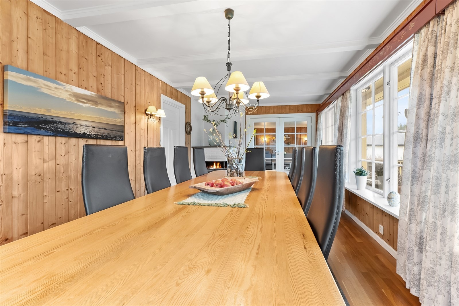 God plass til langbord. Galleribilde