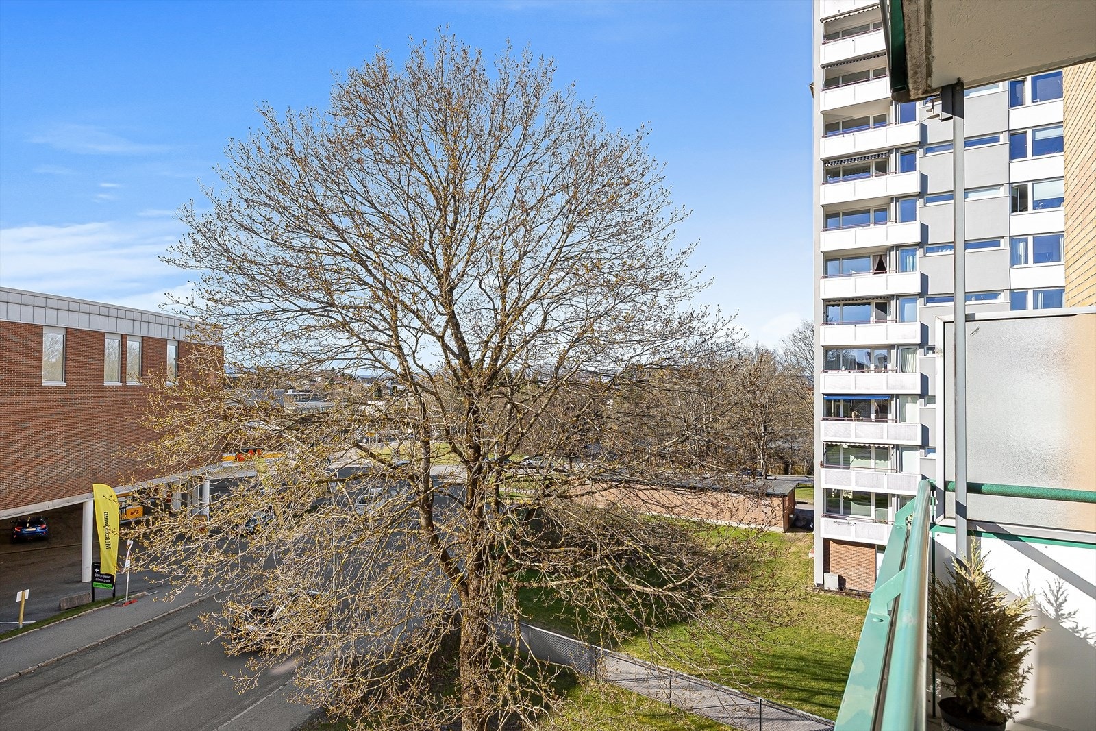 Balkongen er på ca. 4,8 m². Galleribilde