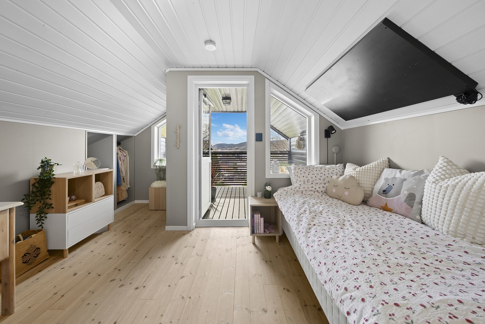 Soverom 3 med utgang til overbygd veranda Galleribilde