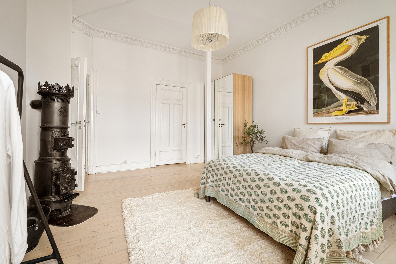 Dette rommet er også av svært generøs størrelse, noe som gir god fleksibilitet i innredningsmuligheter. Fungerer også godt som hovedsoverom, for den som ønsker det. Galleribilde
