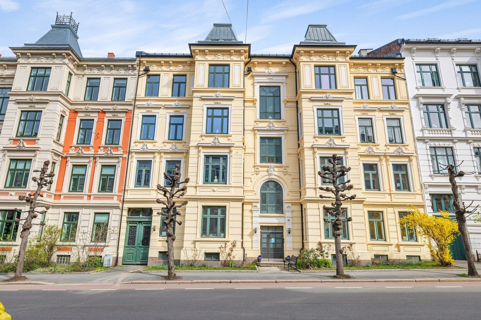 Boligen har en svært attraktiv beliggenhet og en ettertraktet adresse på beste Briskeby/Frogner.
Ny taktekking foretatt i 2020, og nye soilrør skiftet ut i 2024. Galleribilde