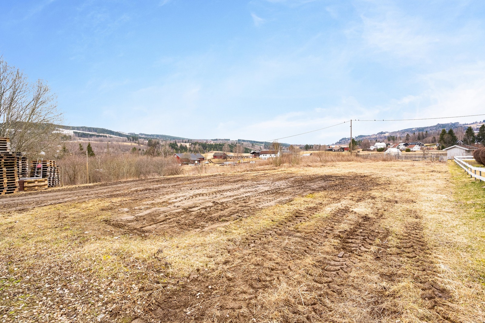 Spredt bolig- og landbruksbebyggelse i området "Oladalen". Galleribilde