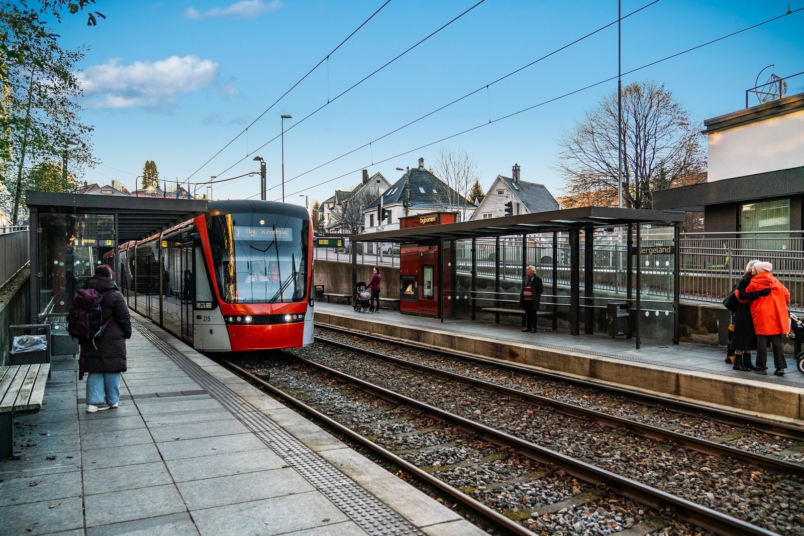 Wergeland bybanestopp er en kort spasertur unna på ca 3 min. Galleribilde