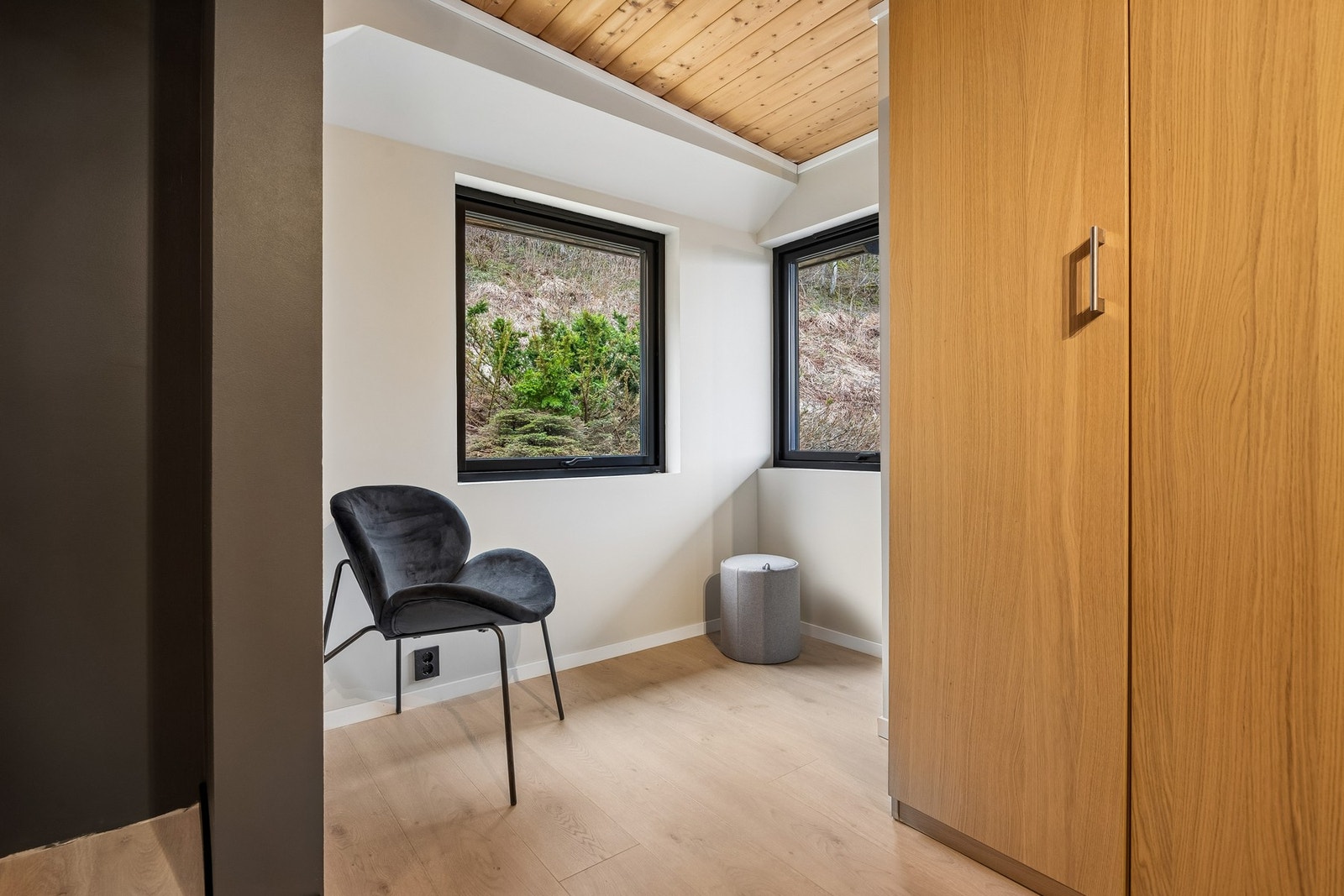 Walk-in-closet. Galleribilde