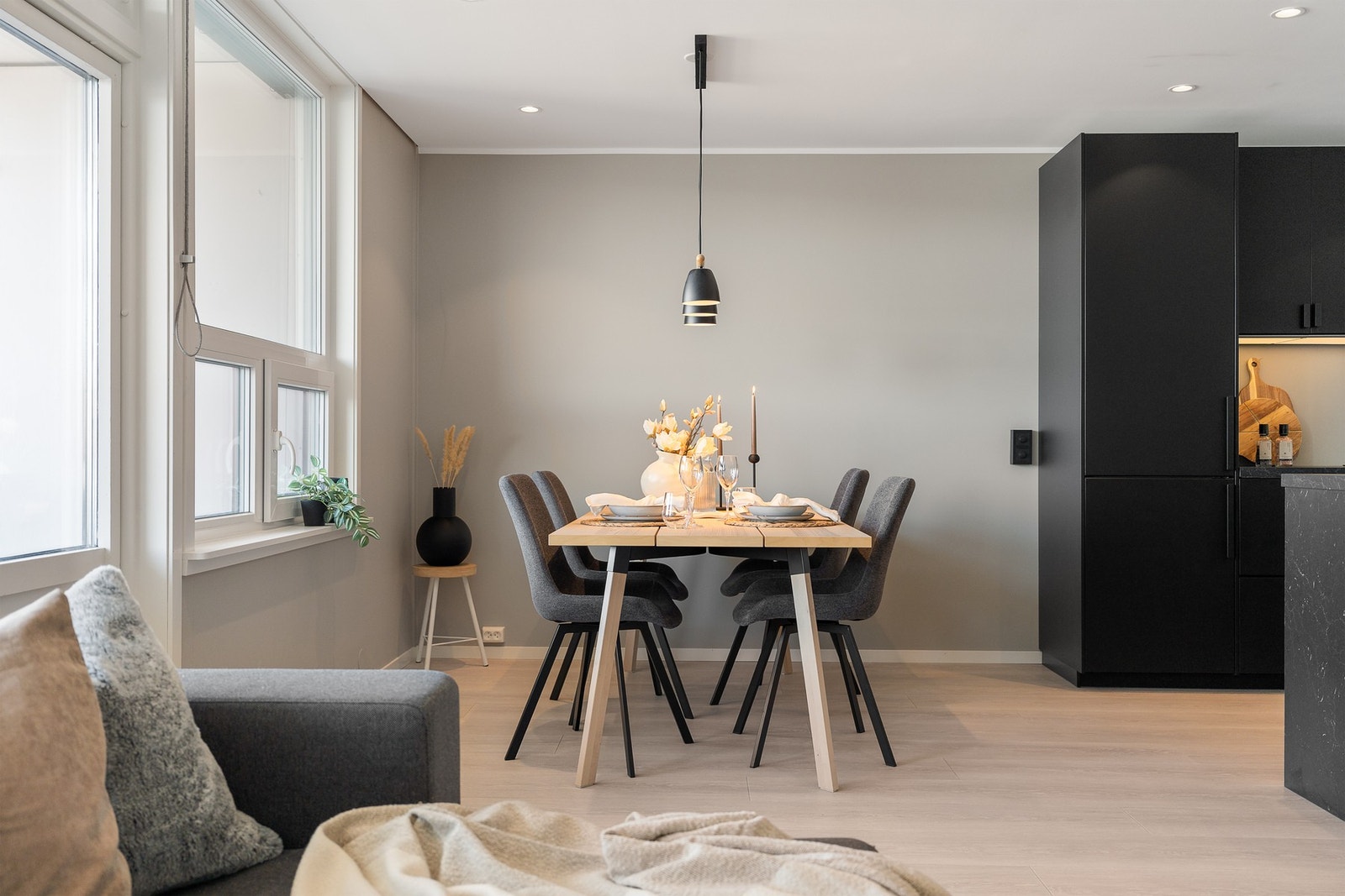 Leiligheten har en praktisk og gjennomtenkt planløsning som gjør det enkelt og møblere. Galleribilde