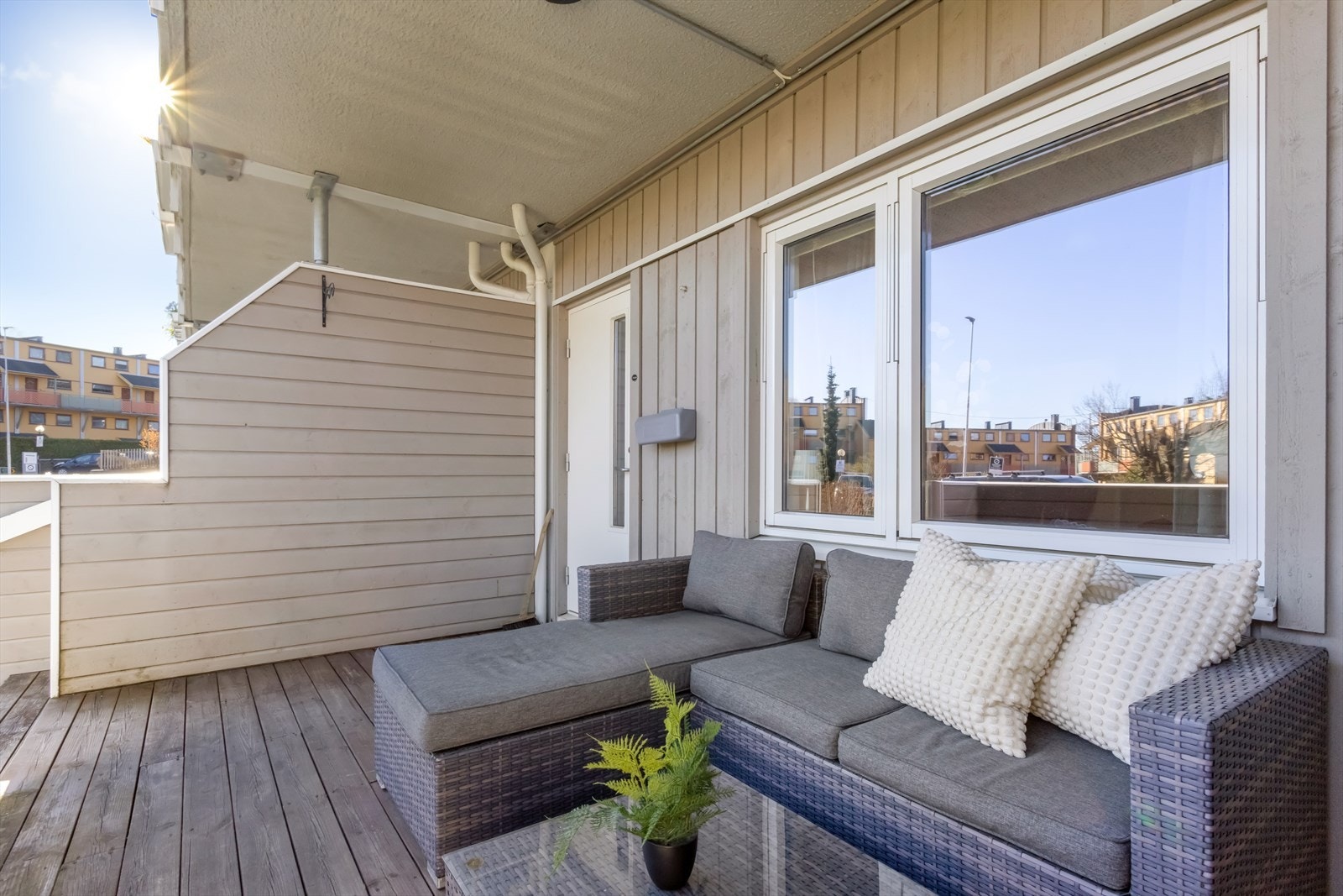 Dette er en arealeffektiv og praktisk 1-roms leilighet med alkove og en romslig, sydøstvendt terrasse på hele 12,31 m². Galleribilde