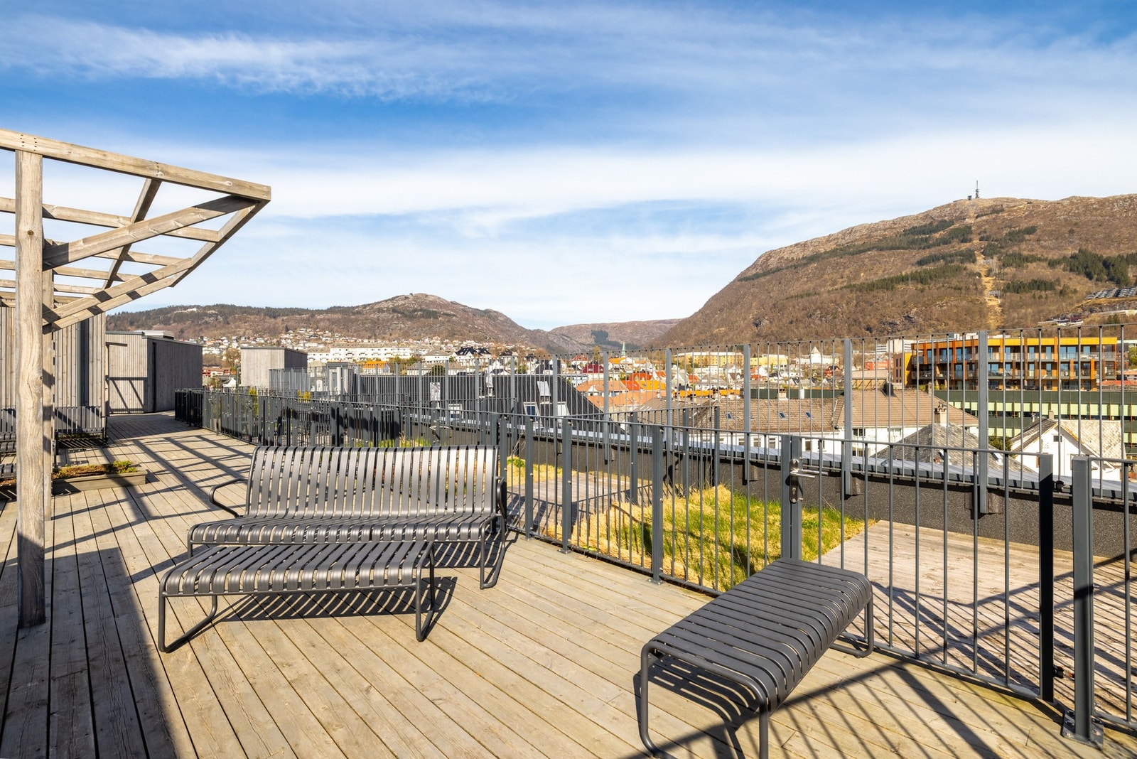 Her kan du nyte solen og utsikten hele dagen! Galleribilde