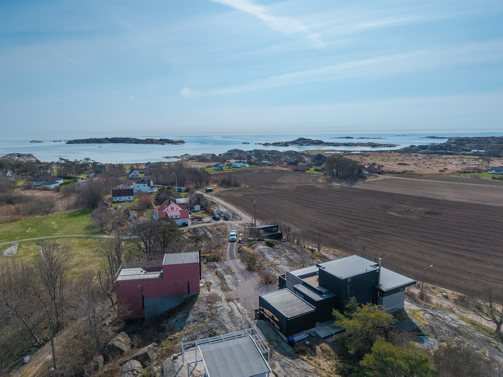 En bolig for deg som søker noe utenom det vanlige - et arkitektonisk statement i naturskjønne omgivelser Galleribilde