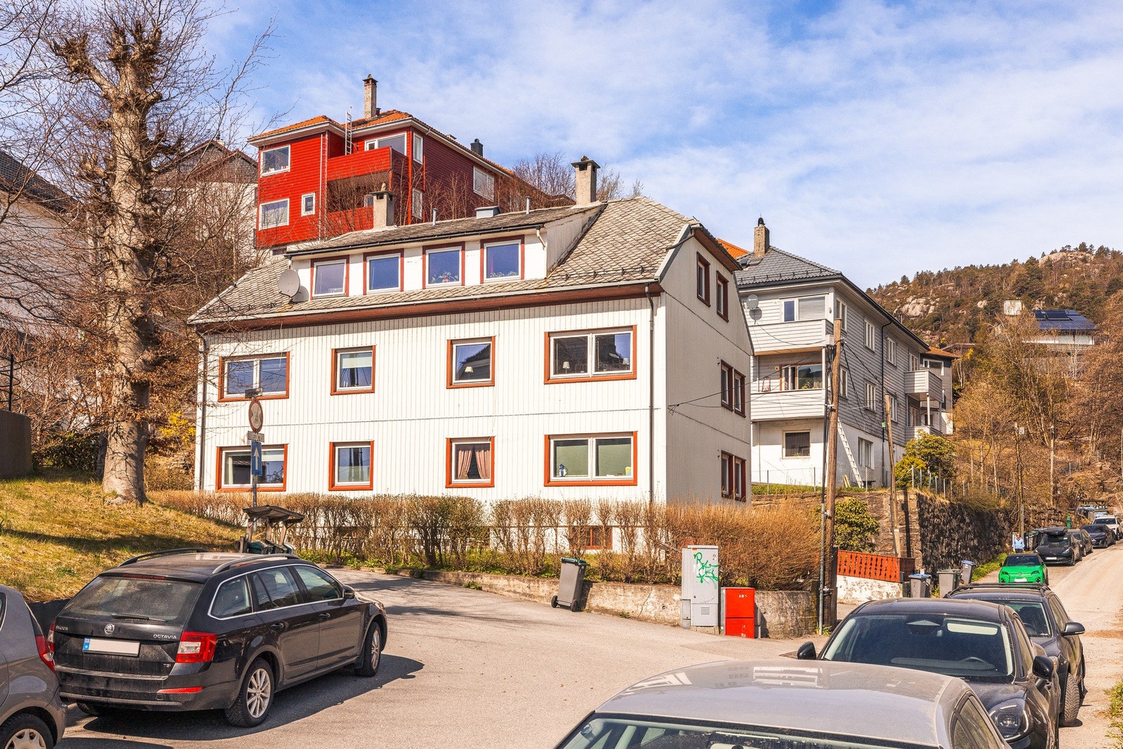 En lys og fin toppleilighet med attraktiv beliggenhet i Sandviken. Galleribilde