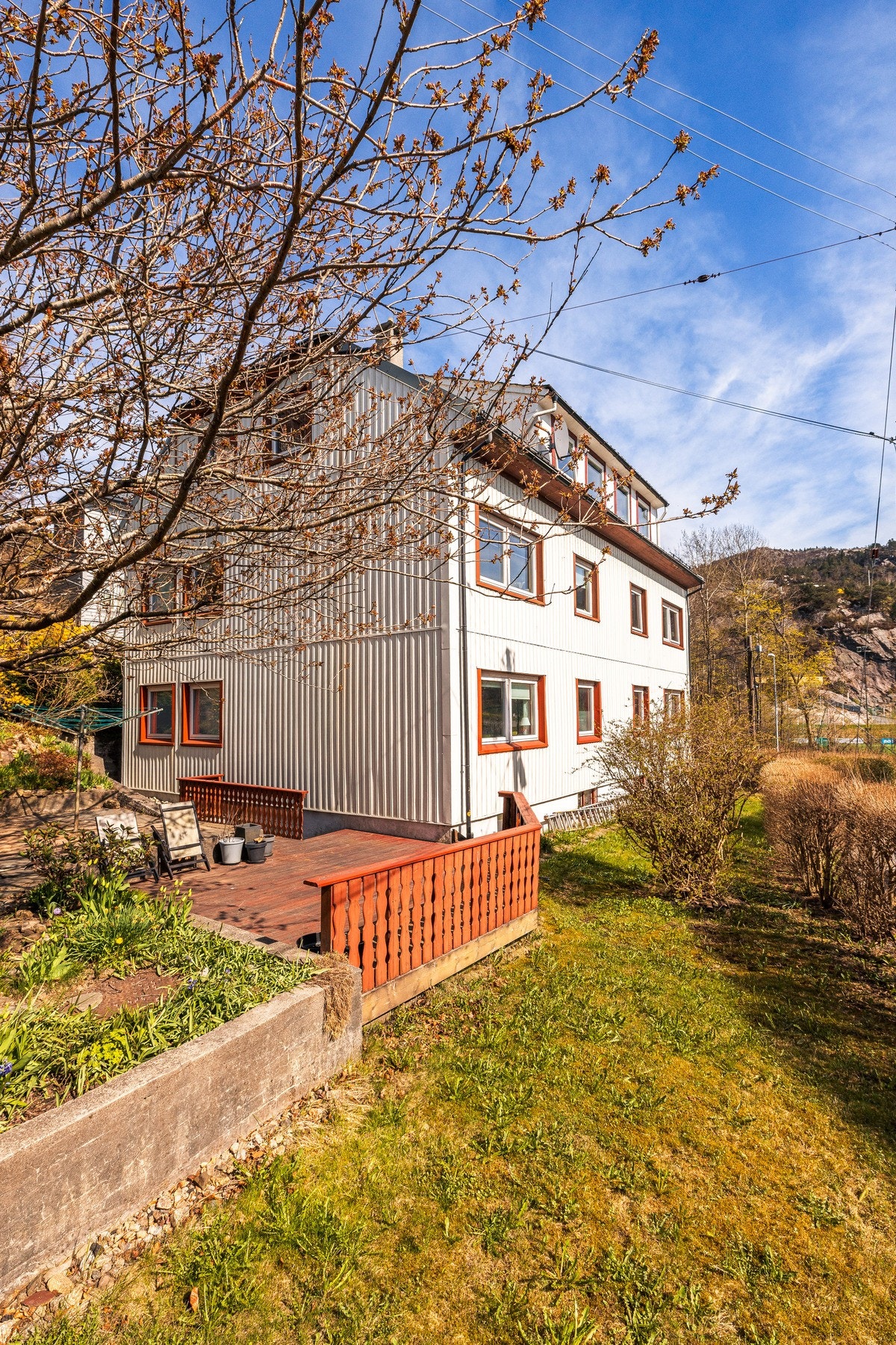 Det er en felles terrasse på sameiets tomt. Galleribilde