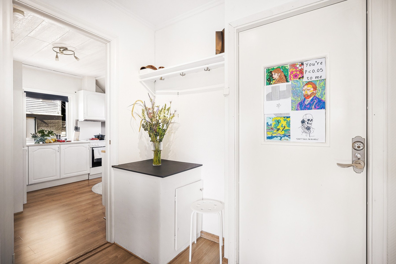 Herfra er det også tilkomst til kjøkkenet. Galleribilde