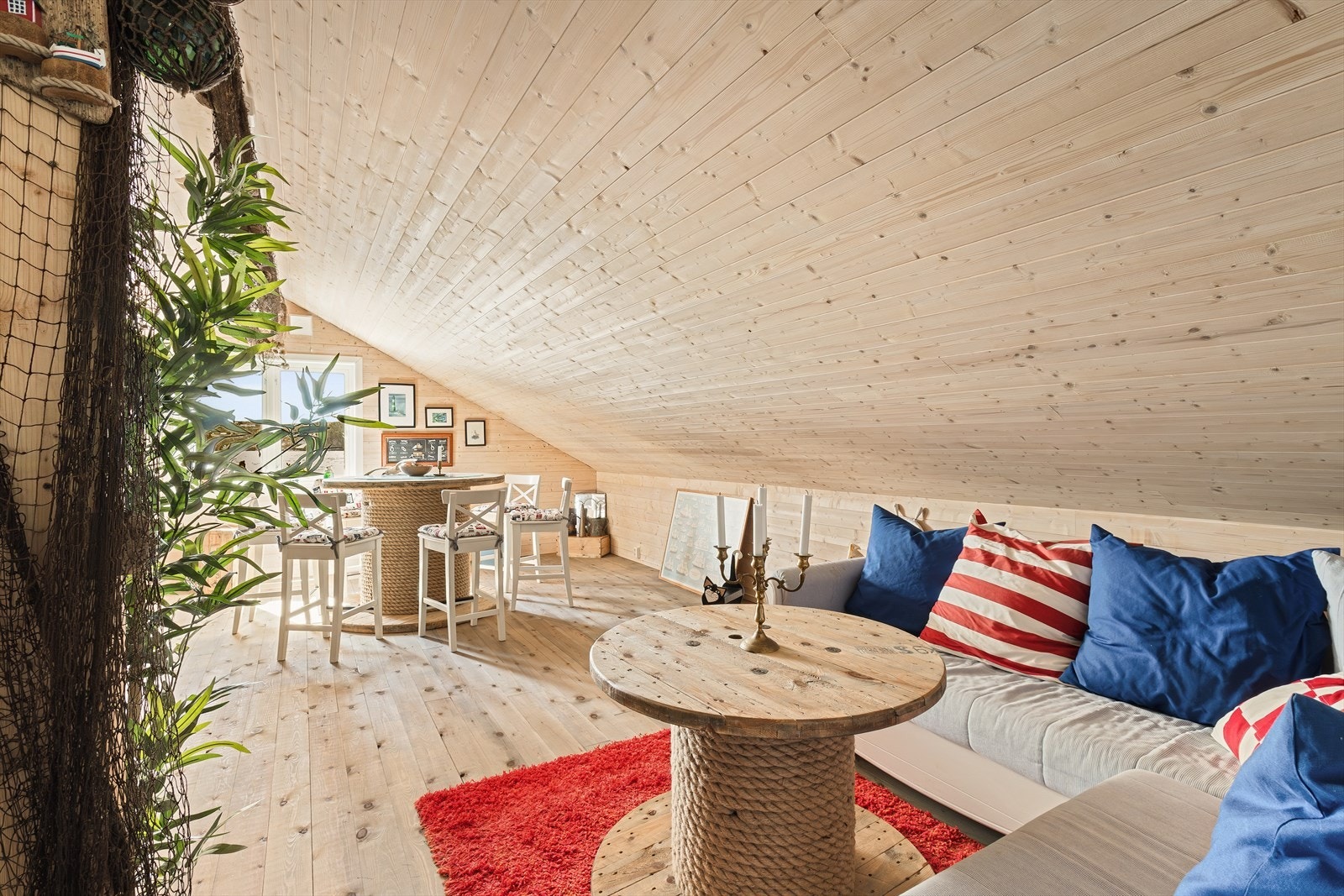 Loftstue naust. Galleribilde