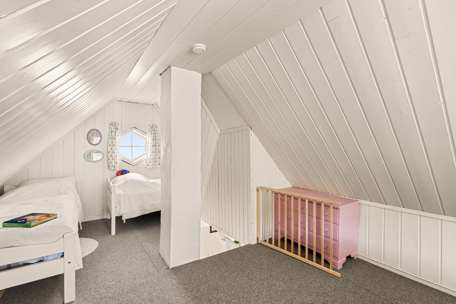 Hemsen er i dag innredet med 4 sengeplasser. Galleribilde