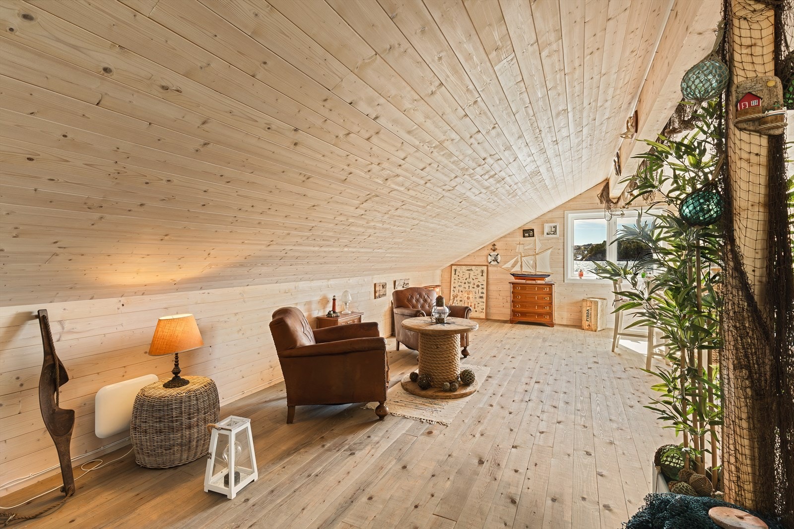 Loftstue naust. Galleribilde