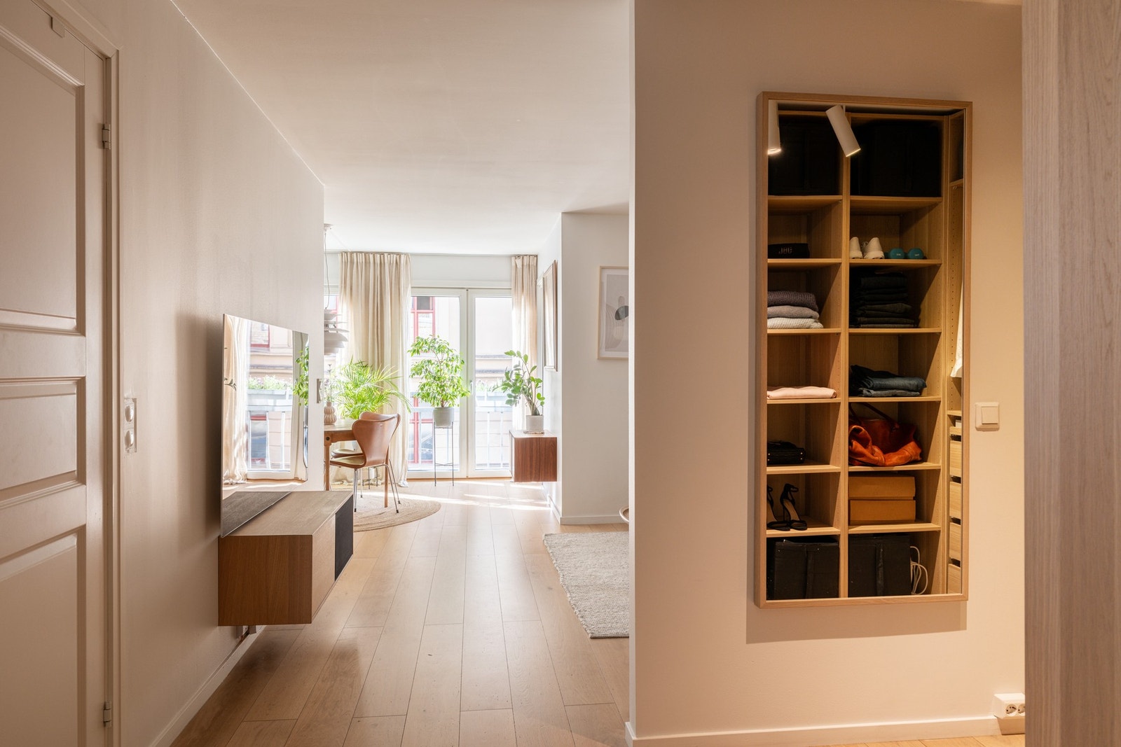 Når du entrer leiligheten får du umiddelbart et positivt inntrykk av den fine leiligheten med sin gode standard. Galleribilde