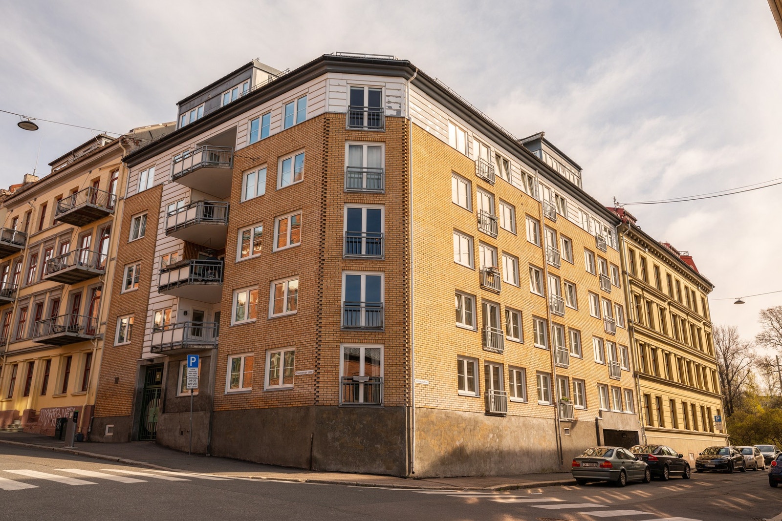 Grünerløkka har et yrende folkeliv og et stort utvalg av nisjebutikker, bakerier, kaféer, restauranter og barer. w Galleribilde