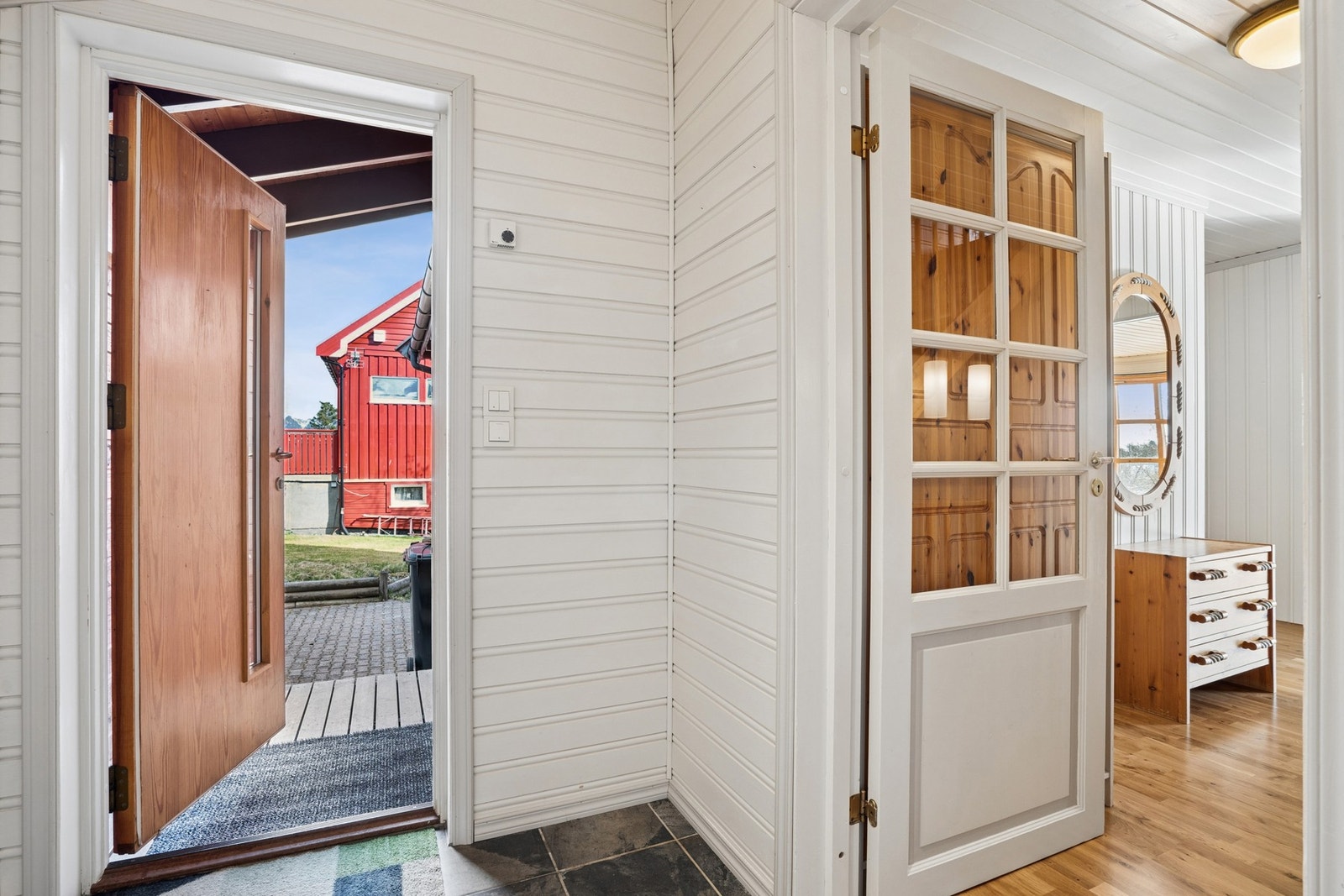 Fra entréen ledes man inn til en større hall. Galleribilde