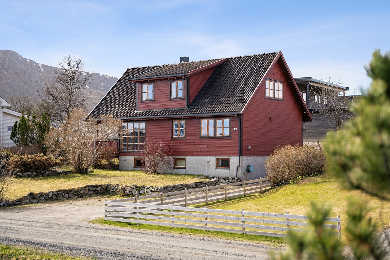 Velkommen til Abelveien 14 - Presentert av EiendomsMegler1 Lofoten! Foto: EFKT. Galleribilde