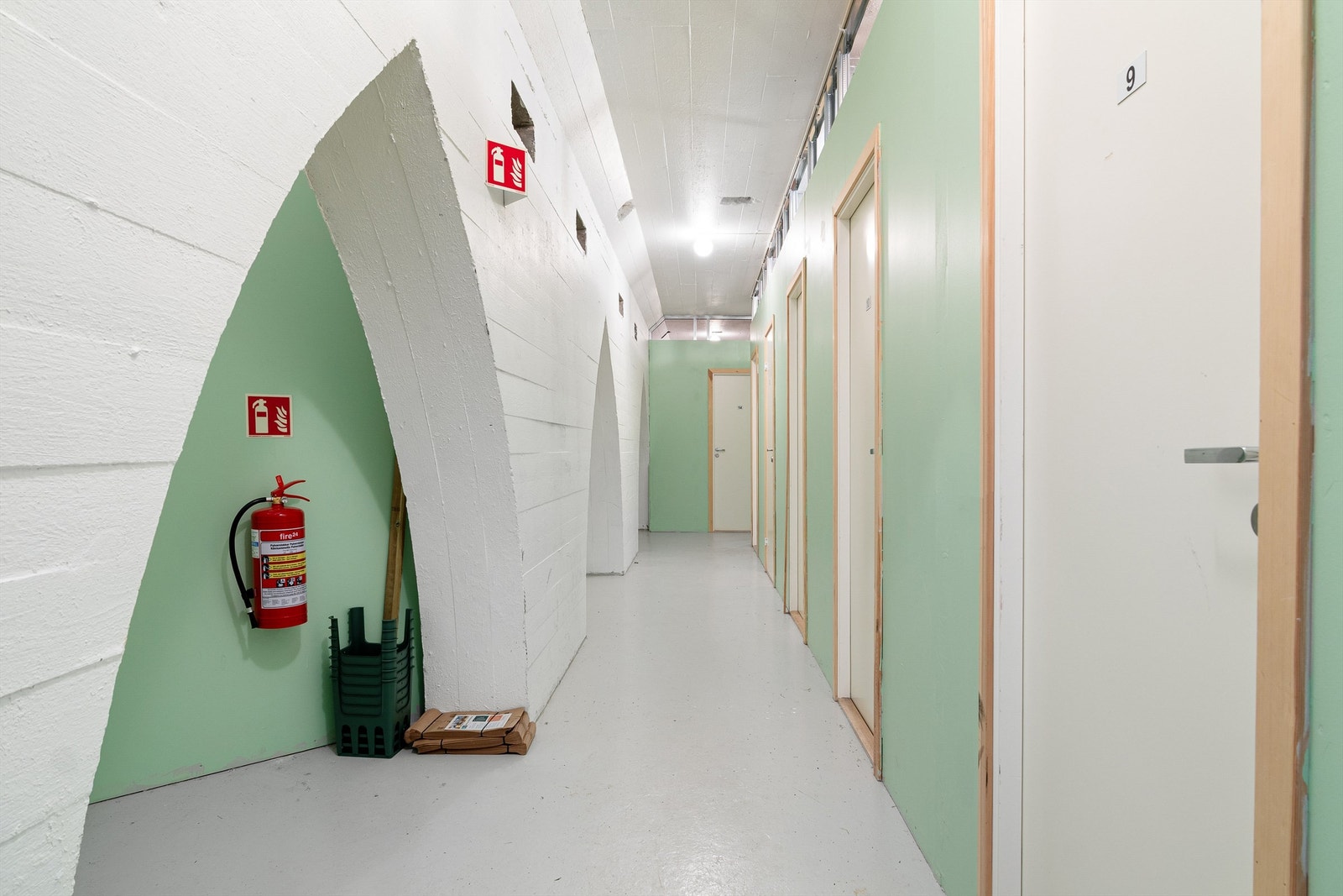 Felles arealet bærer preg av historie. Rundt hjørnet finner man felles sykkelbod og hobby verksted og utstyr som benyttes av sameiet. Galleribilde