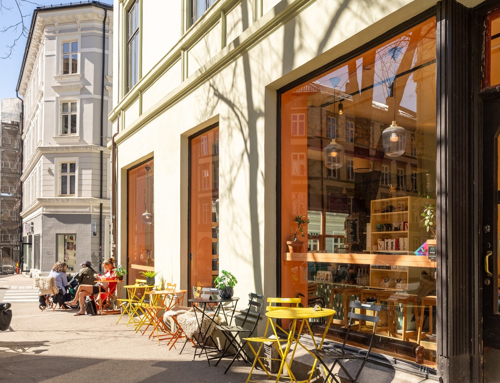Flere hyggelige kafeer i nærområdet, nærmeste er Papegøye. Galleribilde